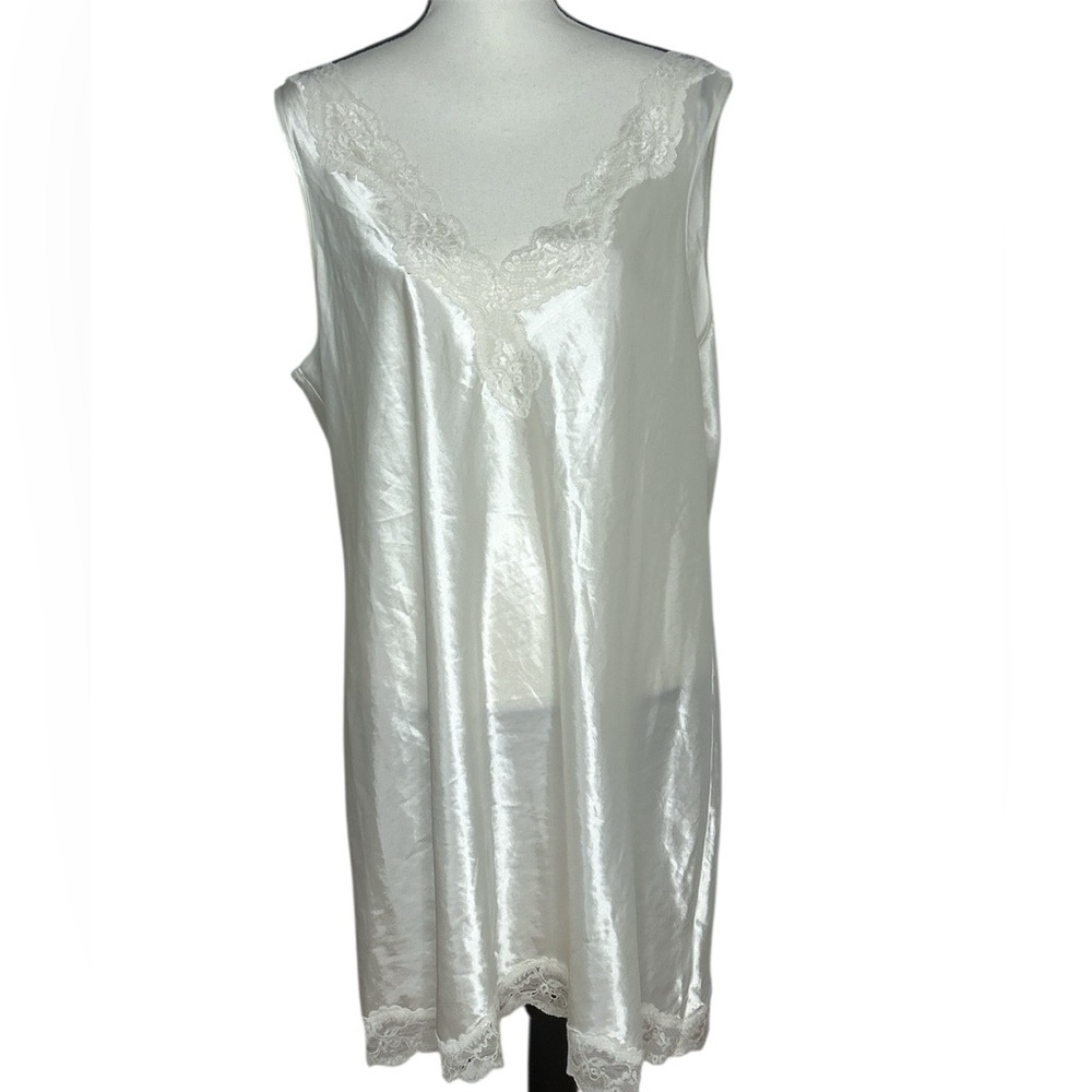 Thalia Sodi White Satin Chemise, XXL
